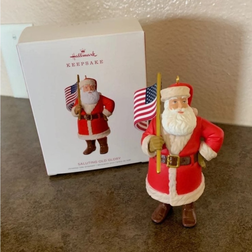 HALLMARK KEEPSAKE CHRISTMAS ORNAMENT COLLECTION 
2018 “SALUTING OLD GLORY” SANTA